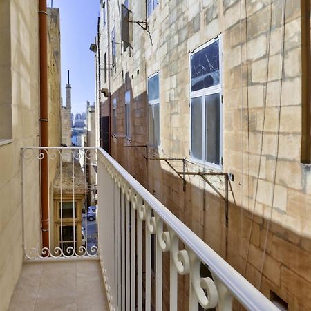 Exquisite 3-Bedroom Duplex Penthouse With Jacuzzi In Valletta Centre Exterior photo