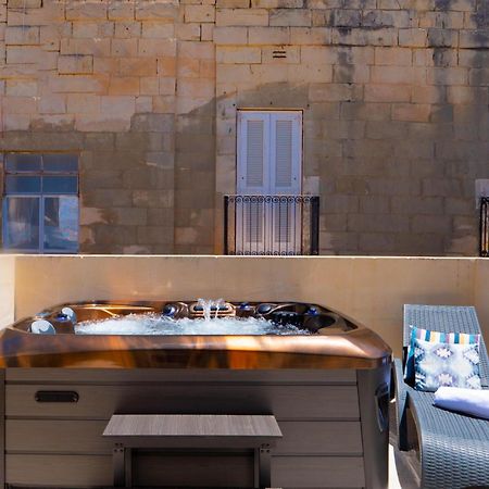 Exquisite 3-Bedroom Duplex Penthouse With Jacuzzi In Valletta Centre Exterior photo