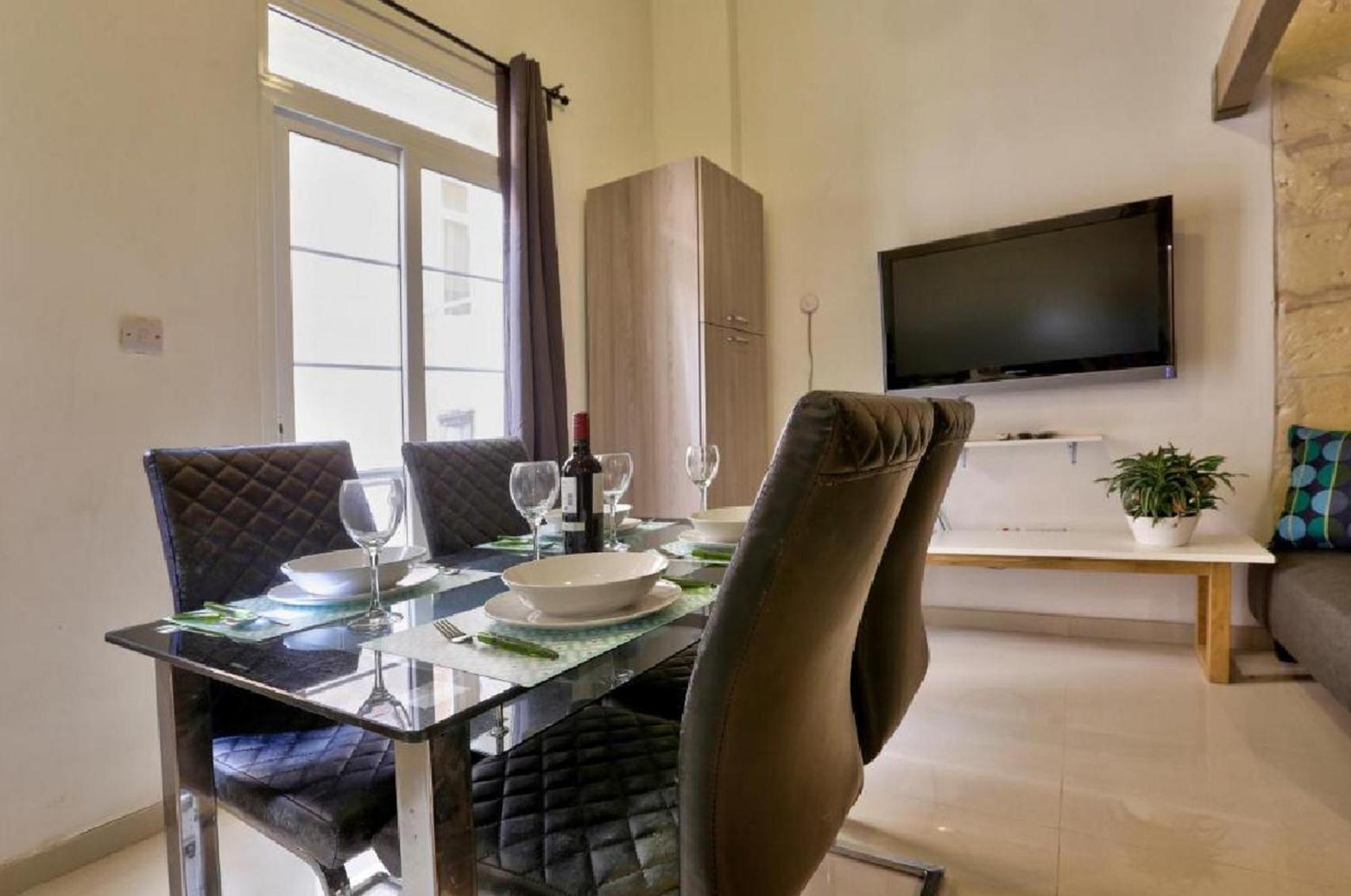 Exquisite 3-Bedroom Duplex Penthouse With Jacuzzi In Valletta Centre Exterior photo