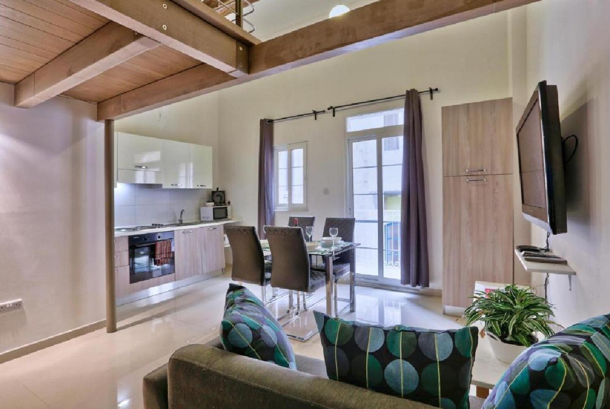 Exquisite 3-Bedroom Duplex Penthouse With Jacuzzi In Valletta Centre Exterior photo