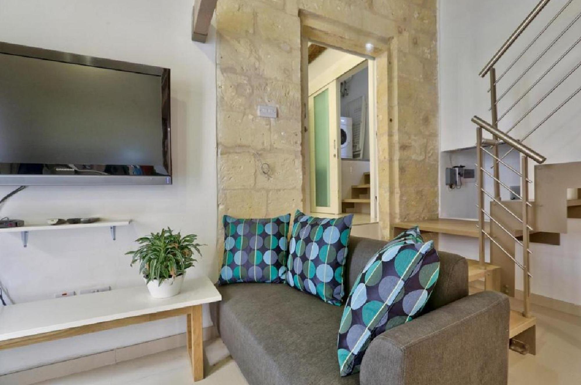 Exquisite 3-Bedroom Duplex Penthouse With Jacuzzi In Valletta Centre Exterior photo