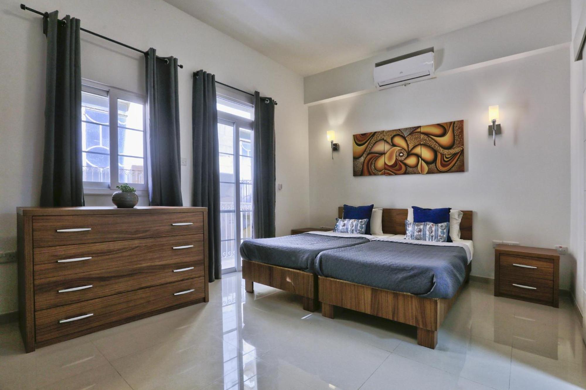 Exquisite 3-Bedroom Duplex Penthouse With Jacuzzi In Valletta Centre Exterior photo