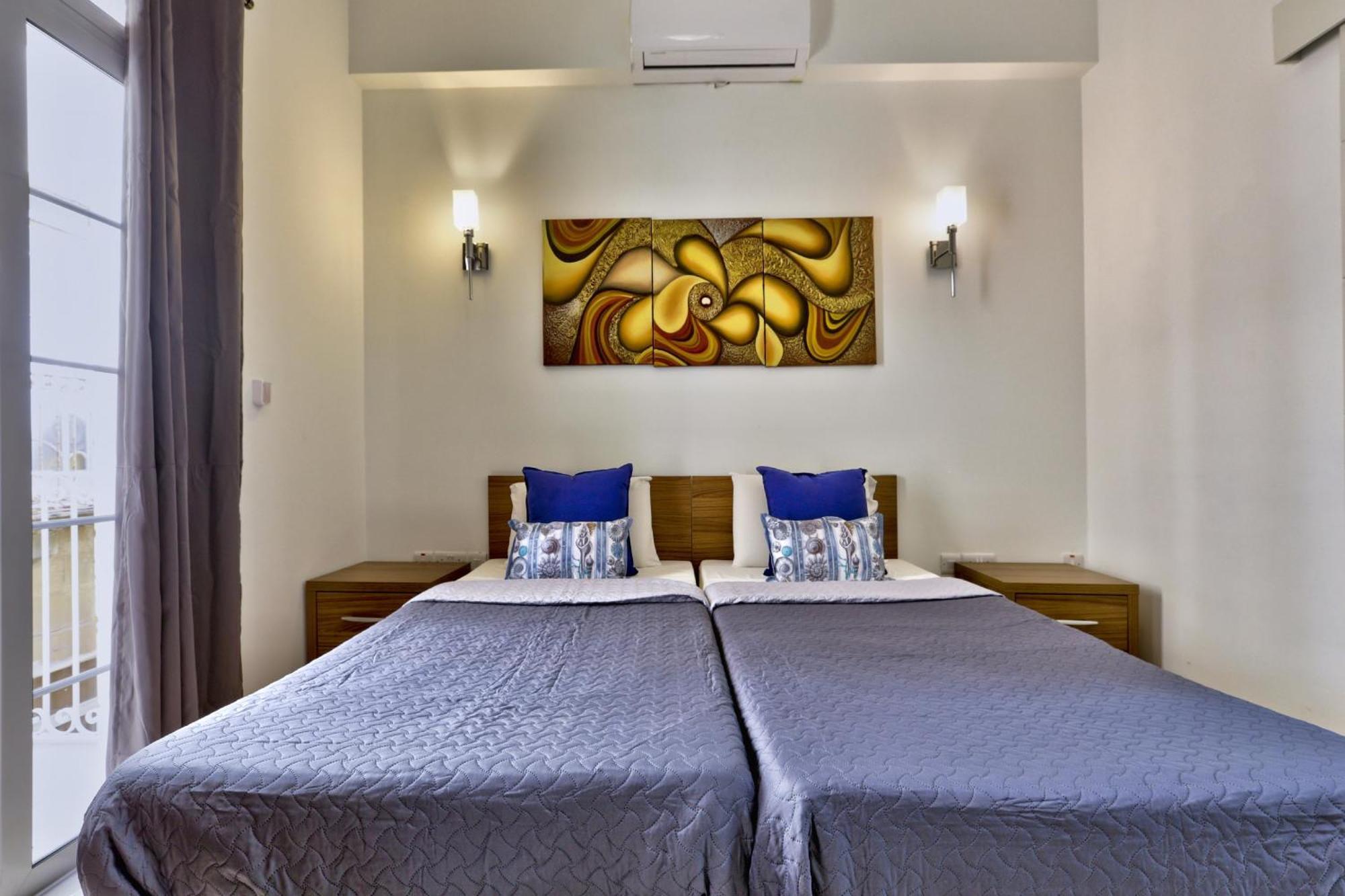 Exquisite 3-Bedroom Duplex Penthouse With Jacuzzi In Valletta Centre Exterior photo