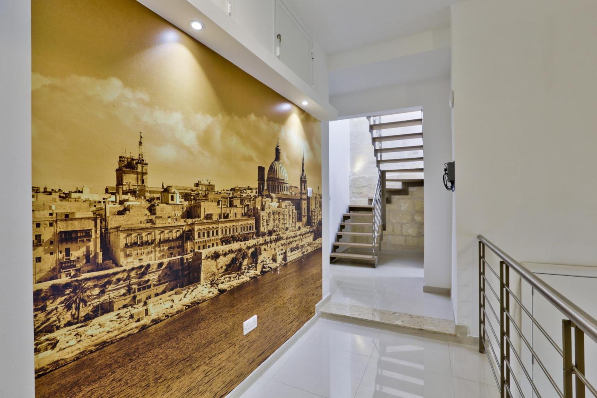 Exquisite 3-Bedroom Duplex Penthouse With Jacuzzi In Valletta Centre Exterior photo