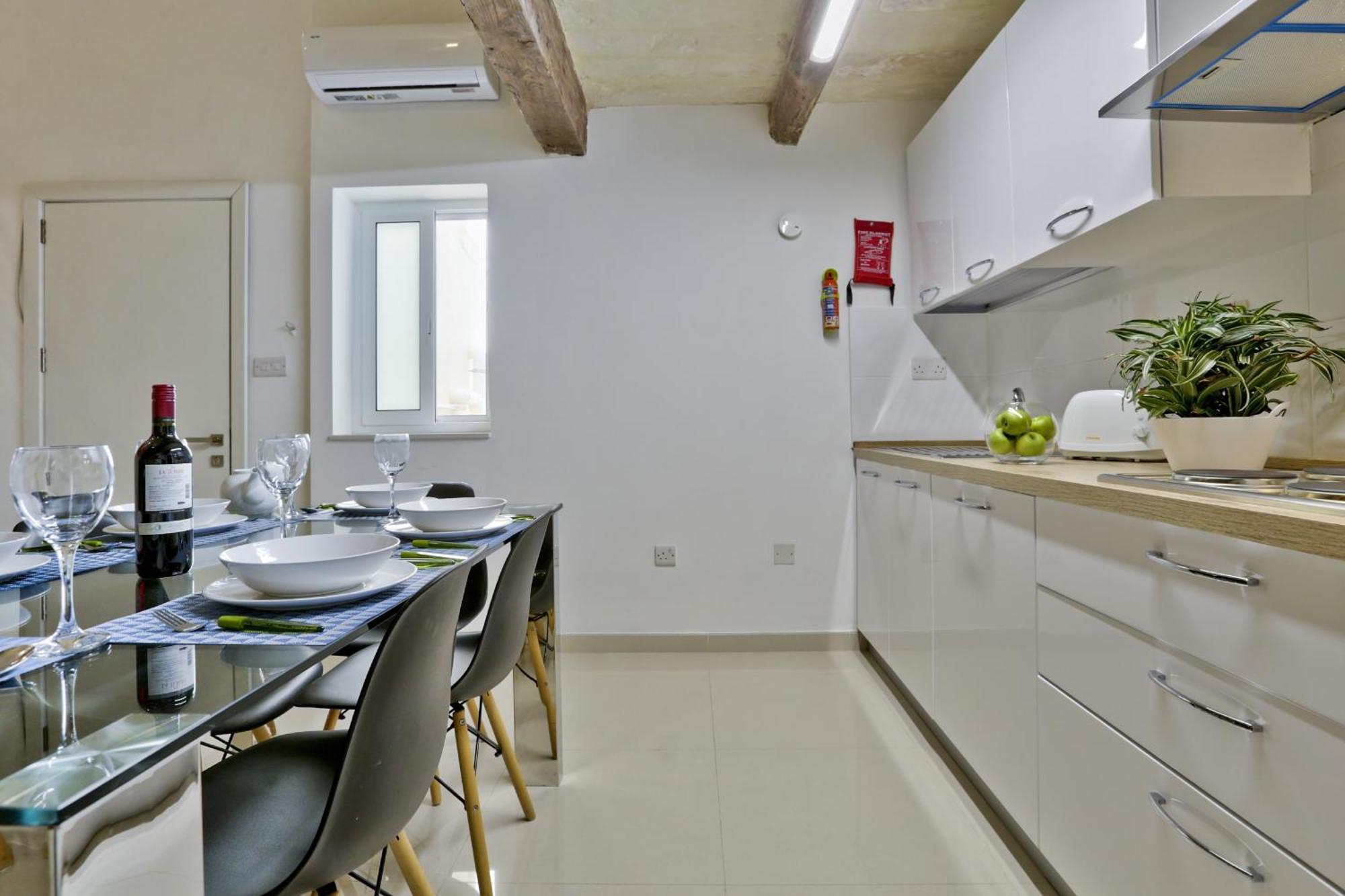 Exquisite 3-Bedroom Duplex Penthouse With Jacuzzi In Valletta Centre Exterior photo
