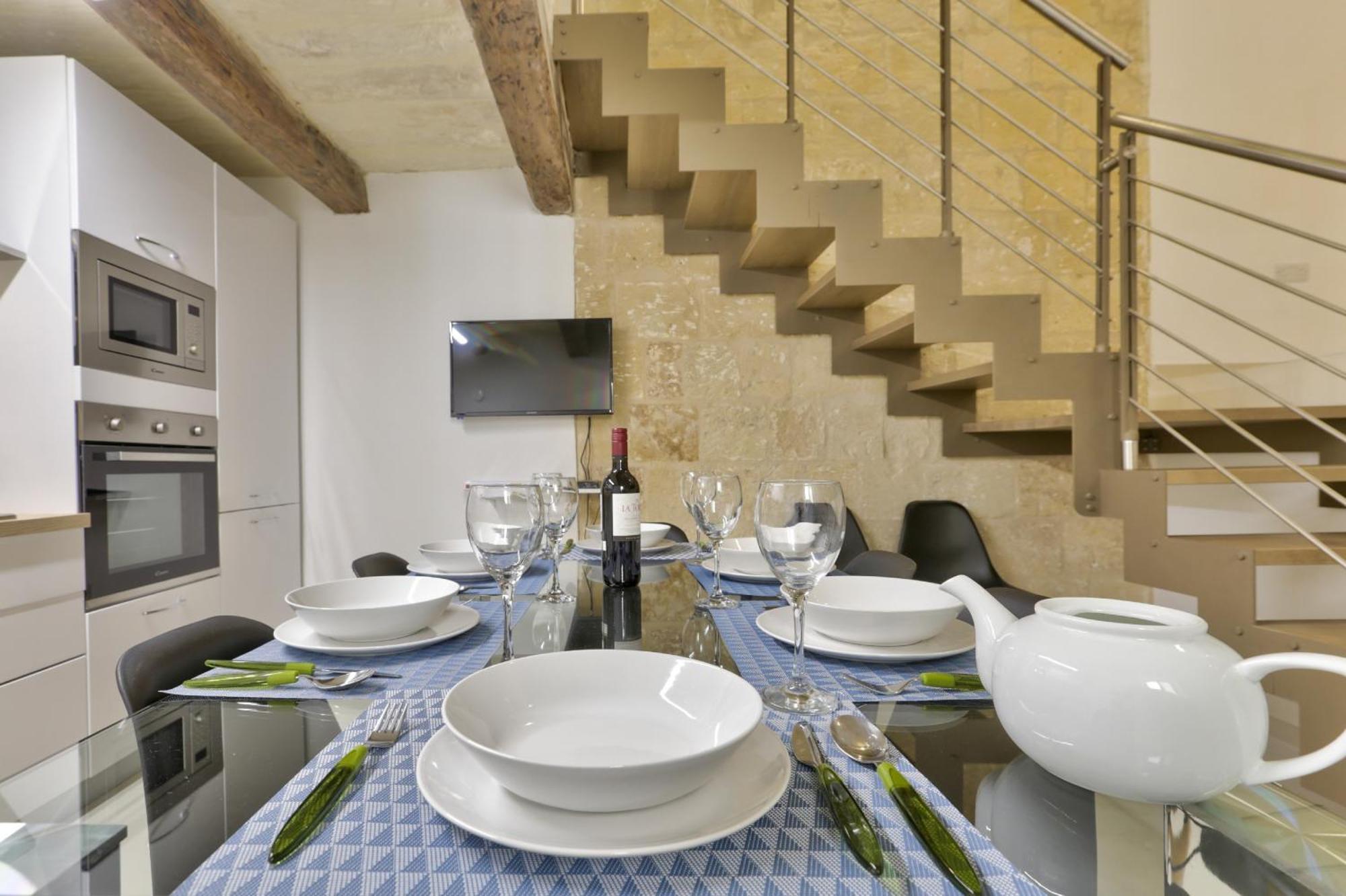 Exquisite 3-Bedroom Duplex Penthouse With Jacuzzi In Valletta Centre Exterior photo