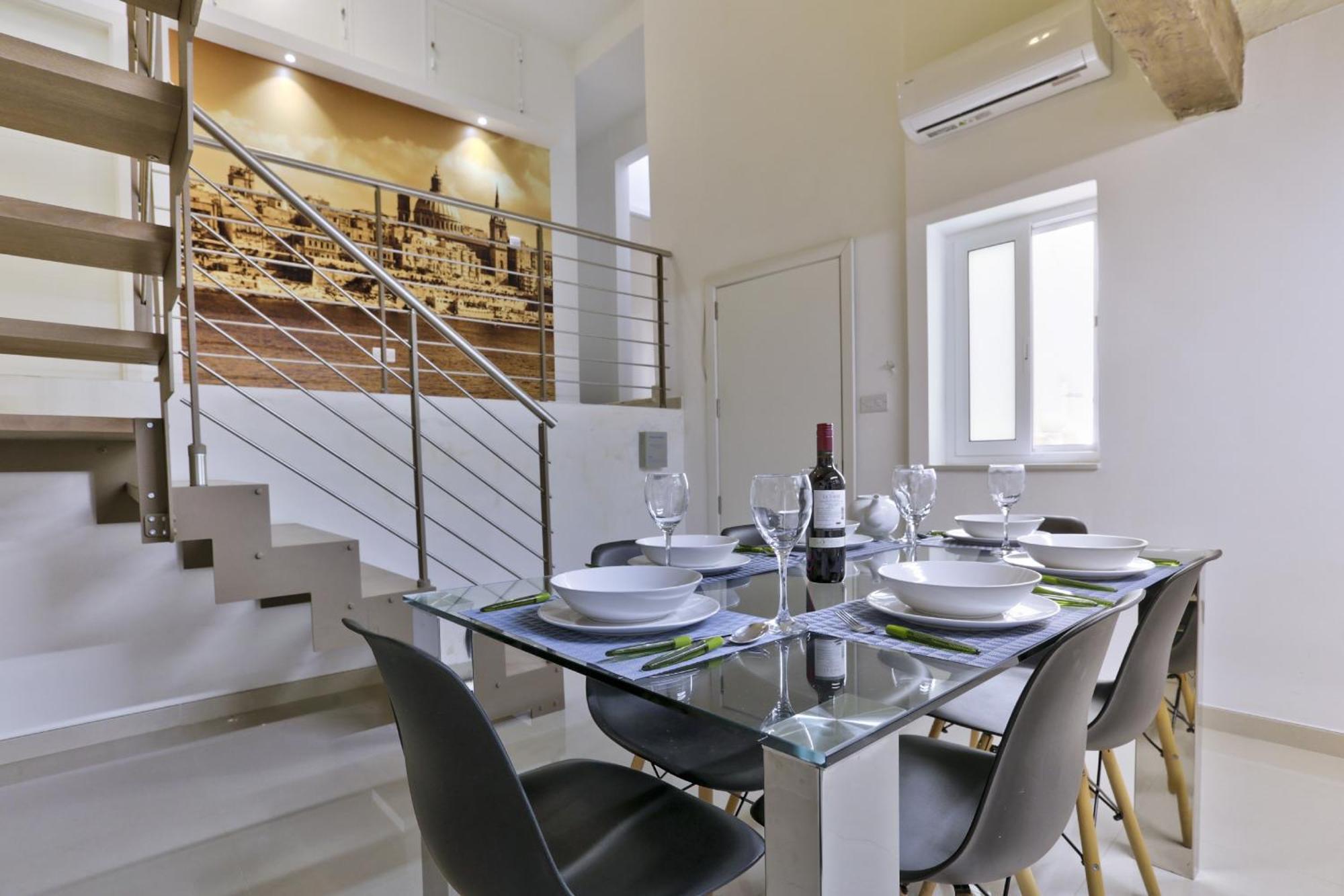 Exquisite 3-Bedroom Duplex Penthouse With Jacuzzi In Valletta Centre Exterior photo