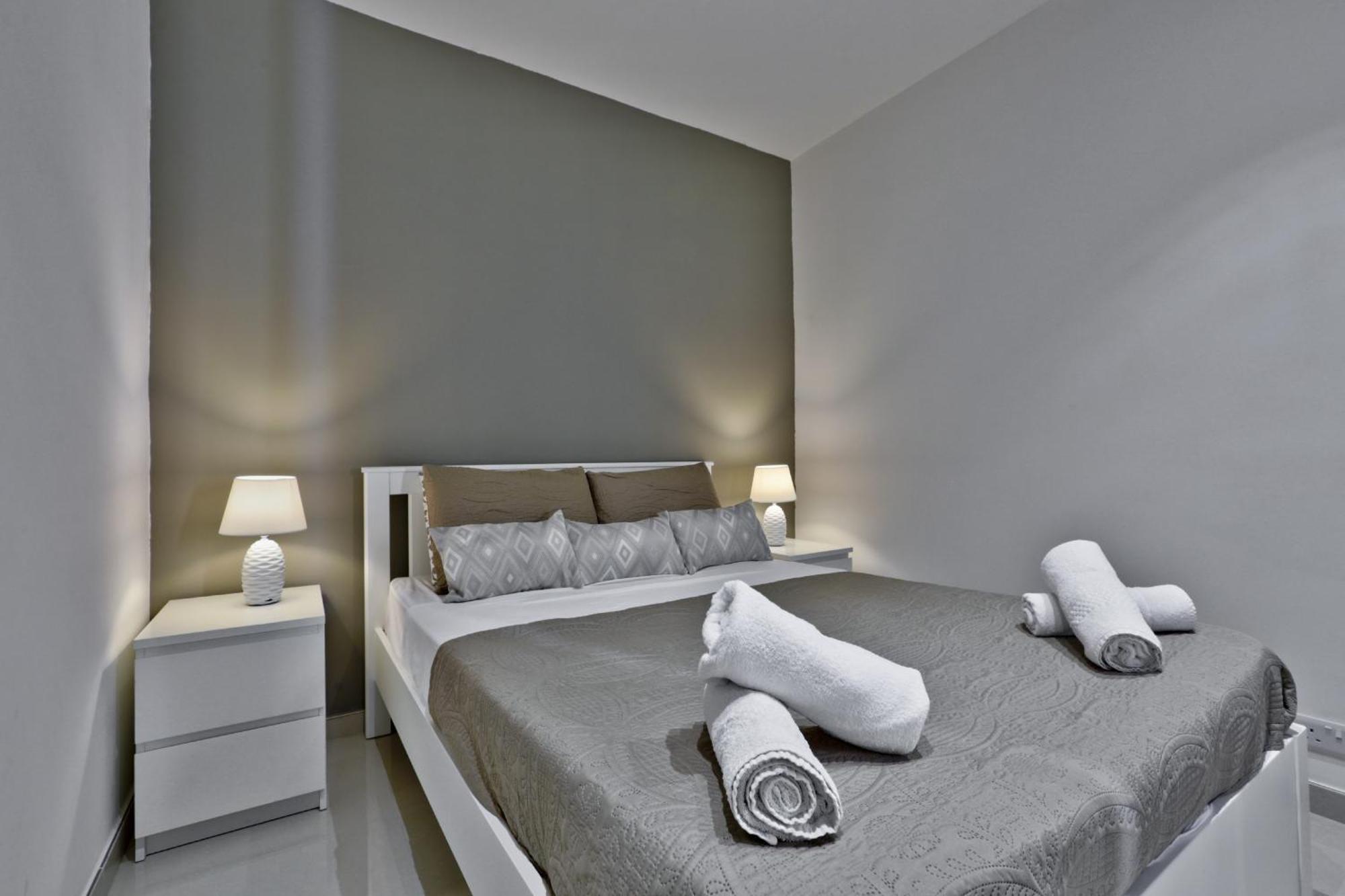 Exquisite 3-Bedroom Duplex Penthouse With Jacuzzi In Valletta Centre Exterior photo