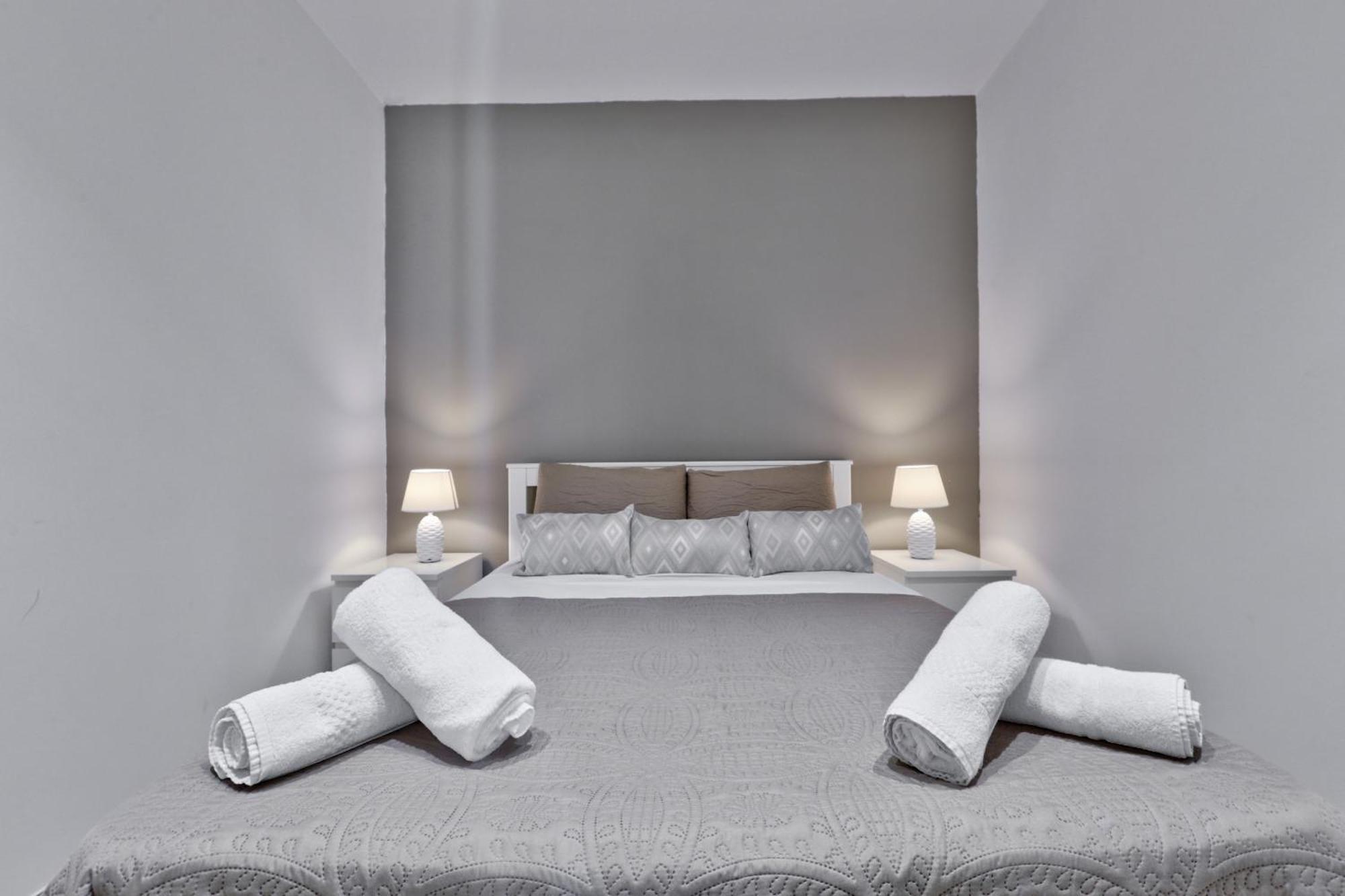 Exquisite 3-Bedroom Duplex Penthouse With Jacuzzi In Valletta Centre Exterior photo
