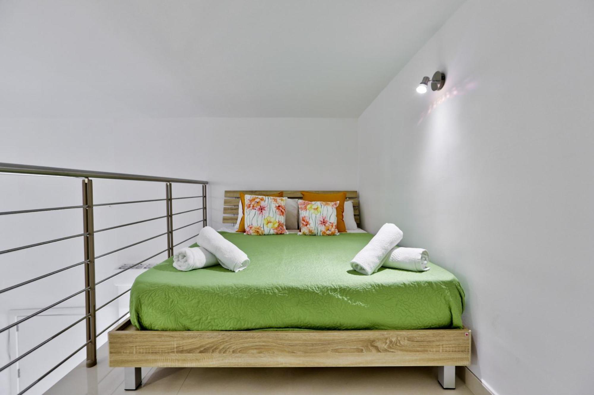Exquisite 3-Bedroom Duplex Penthouse With Jacuzzi In Valletta Centre Exterior photo