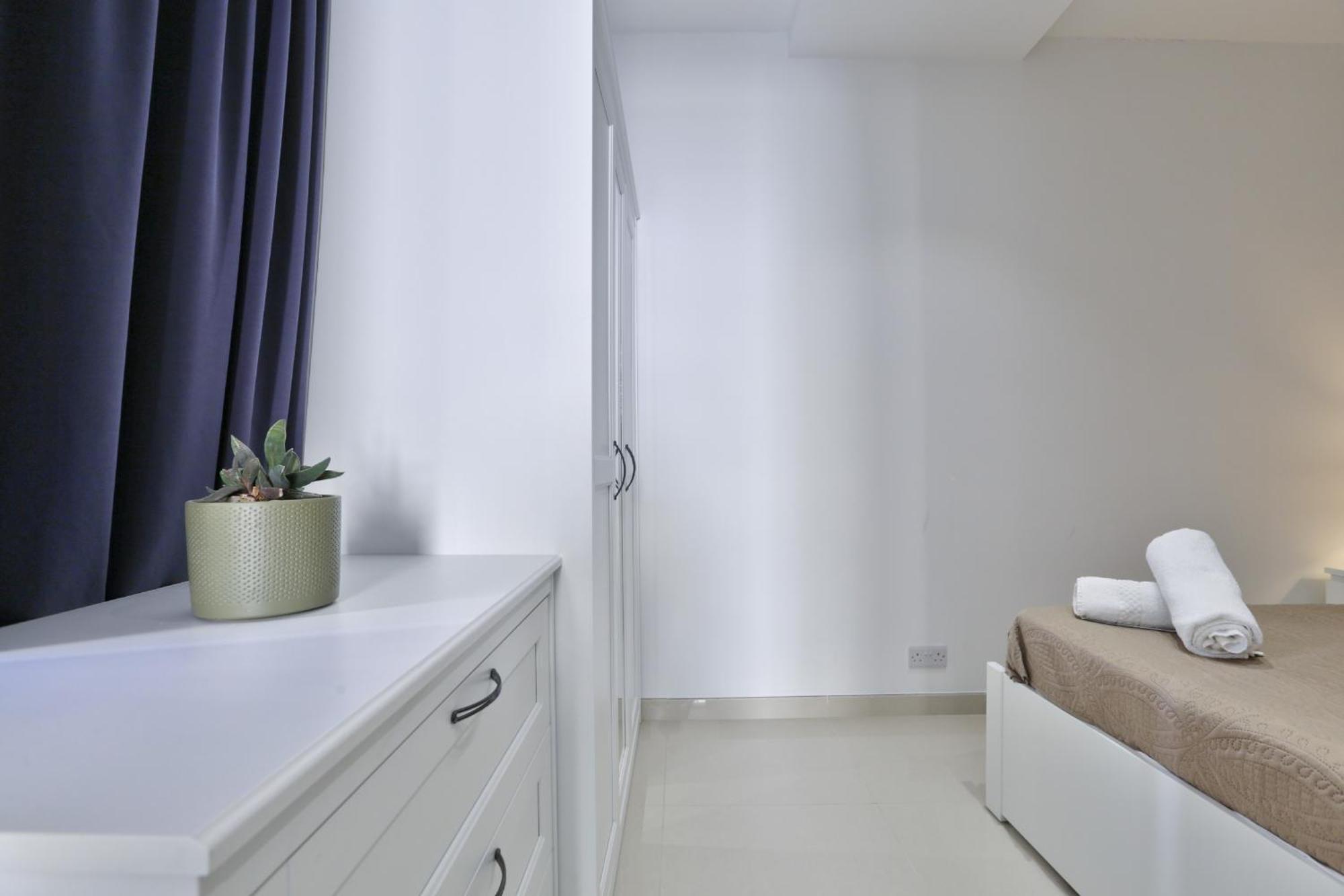Exquisite 3-Bedroom Duplex Penthouse With Jacuzzi In Valletta Centre Exterior photo